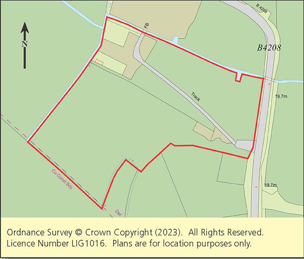 Lot: 55 - LAND WITH PLANNING FOR DAY ROOM, STABLES, TACK ROOM, TRAVELLER PITCHES AND TOURER PITCHES -